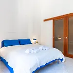 Blue Loft In The Heart Of Milan, Next To Metro Station